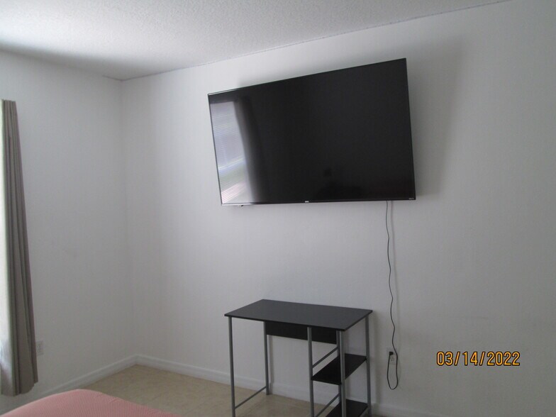 Building Photo - 5554 Metrowest Blvd