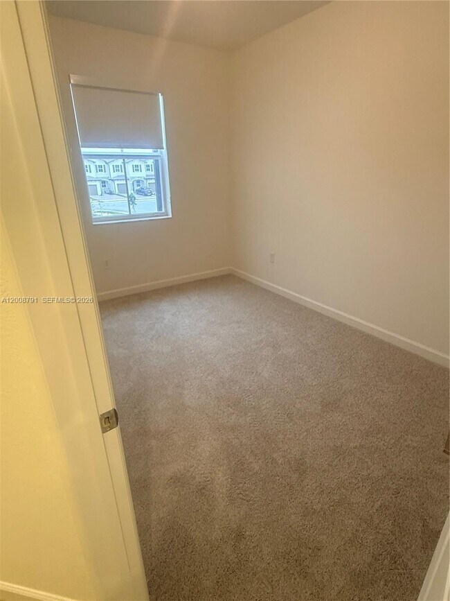 Building Photo - 2746 SE 24th Terrace