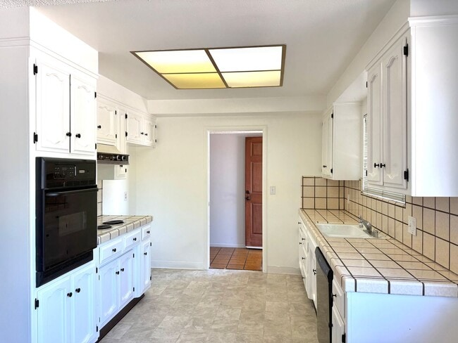 Building Photo - Beautiful Corner Lot in Pocket Area! Please review entire ad.