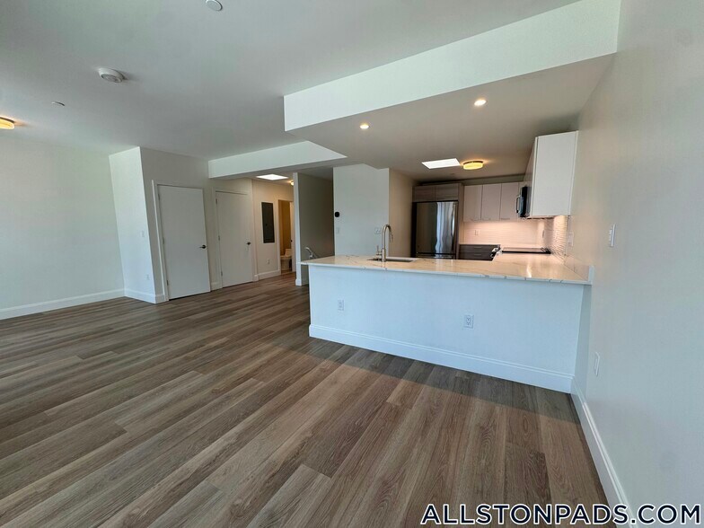 Building Photo - 1079 Commonwealth Ave