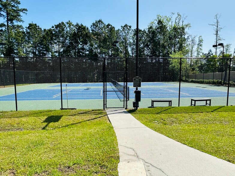 Building Photo - 226 Willow Point Cir