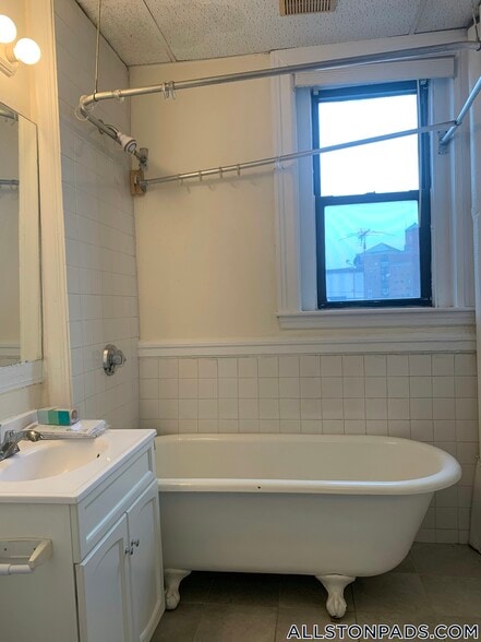 Building Photo - 441 Cambridge St