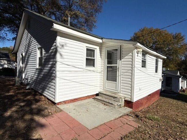 Building Photo - T.R. Lawing Realty Property