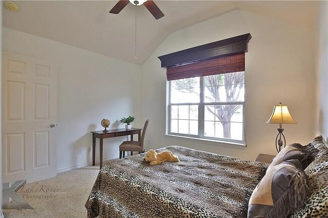 Building Photo - Cute 3-bedroom, 2-bath home