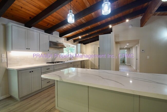 Building Photo - Beautifully Remodeled Corte Madera Home!