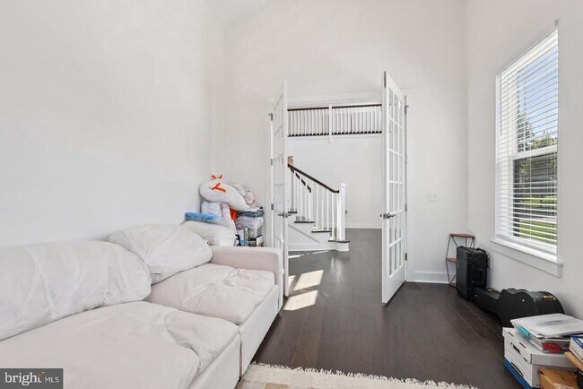 Building Photo - 2 Dogleg Ln