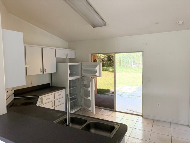 Building Photo - 33 Flamingwood Ln #B