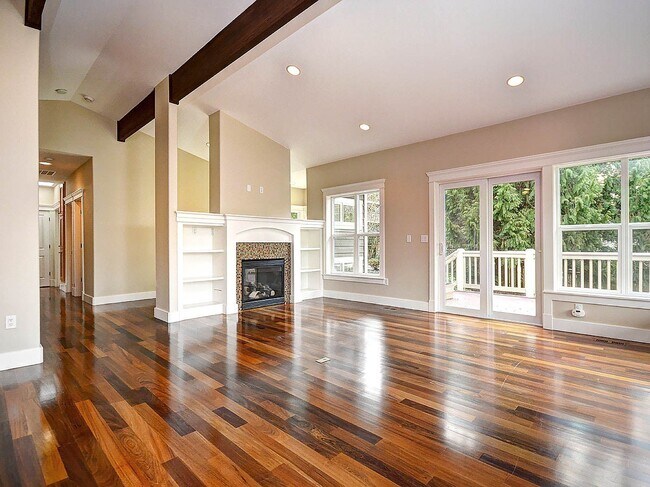 Building Photo - Amazing Kirkland Craftsman