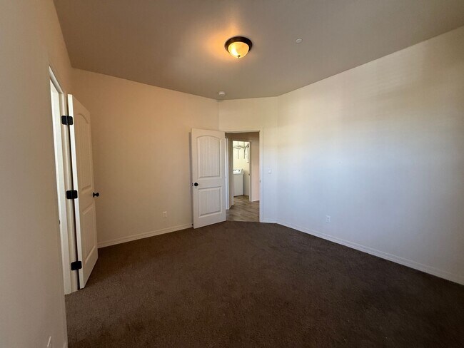 Building Photo - 4823/4825 Barbera St