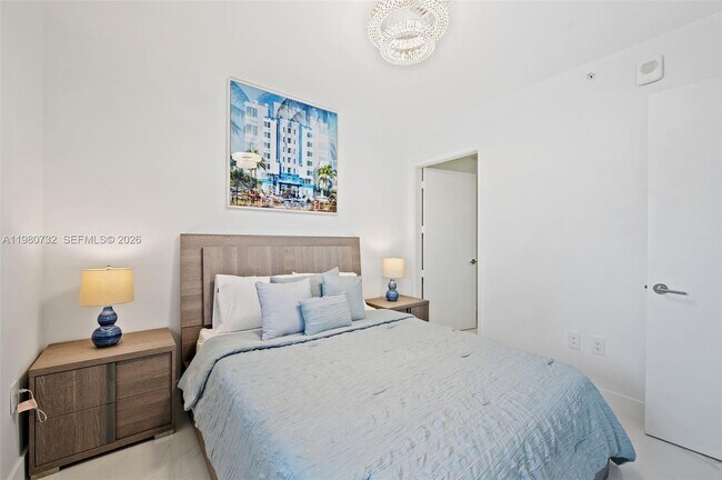 Building Photo - 700 NE 24th St