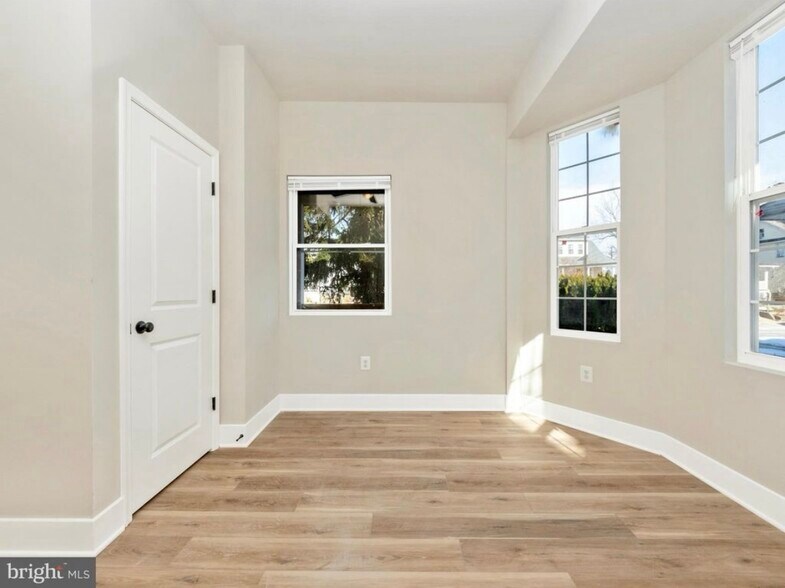 Building Photo - 2919 Woodland Ave