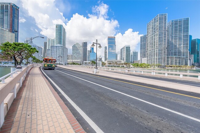 Building Photo - 540 Brickell Key Dr