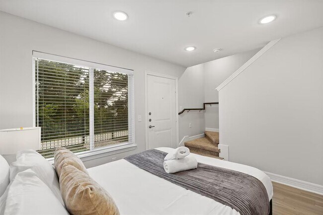 Building Photo - 1201 W Whitestone Blvd