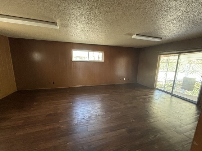 Building Photo - 504 Holbrook Cir