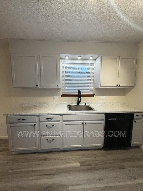 Building Photo - 214 Brookside Ln