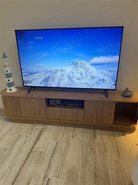 Building Photo - 929 Jackson Way