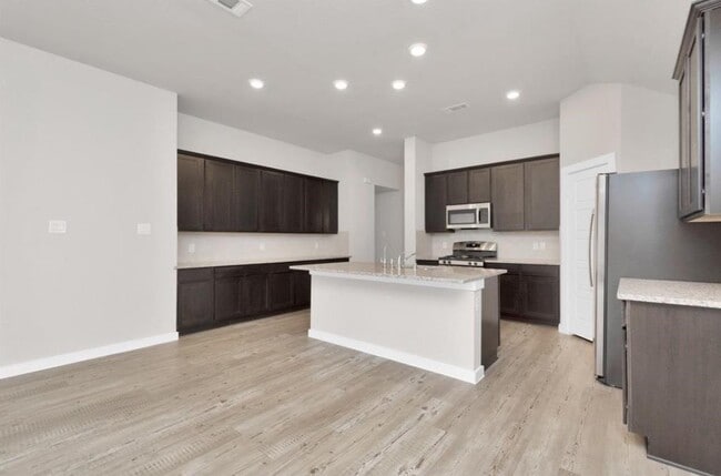 Building Photo - 2627 Border Cv Cir
