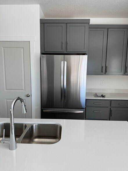 Building Photo - 572 N Buffalo Grass Ln
