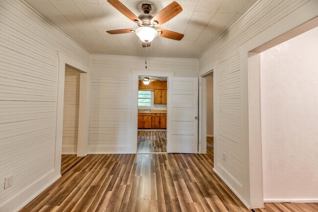 Building Photo - 543 FM 1013