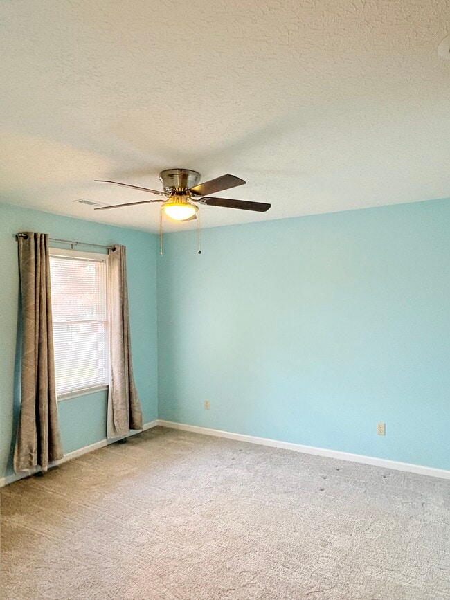 Building Photo - 1016 Lois Ln