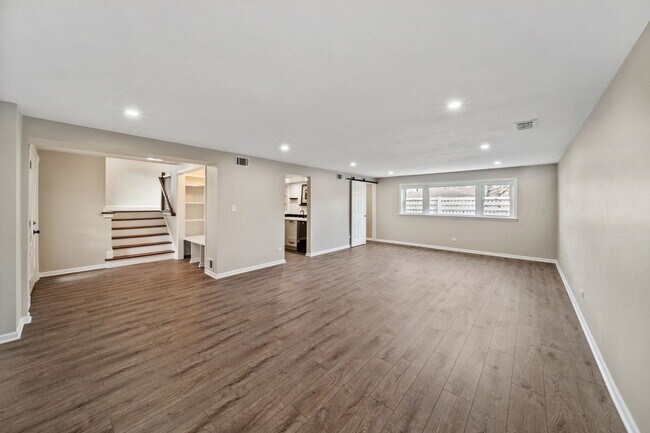 Building Photo - 1502 Carrol Ct