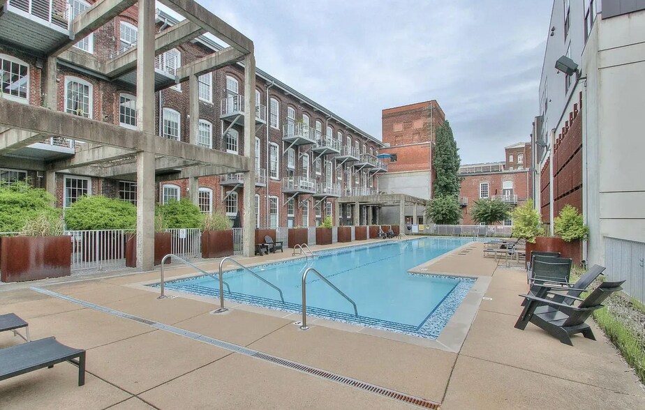Building Photo - 1400 Rosa L Parks Blvd