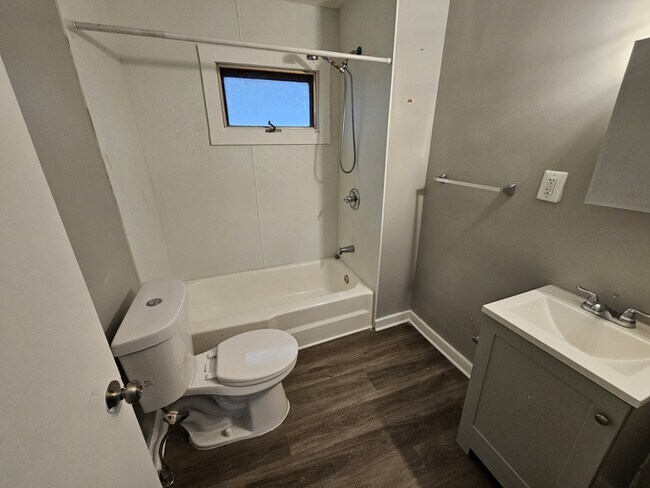 Building Photo - 12717 Parkhill Ave