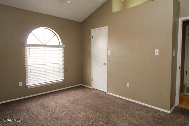 Building Photo - 3205 Fierro Dr