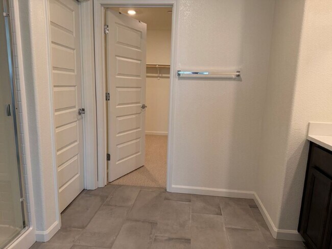 Building Photo - Newer 4 Bed / 2.5 Bath Home in Spring Lake | Owned Solar | Prime Location