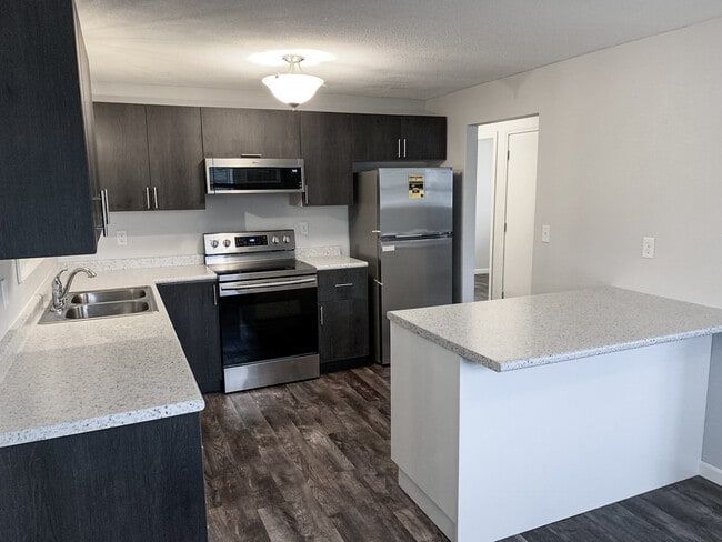 Kitchen - 214 Larch Ave