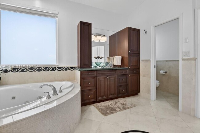 Building Photo - 2922 Medinah