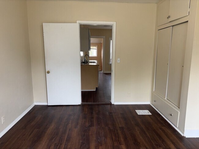 Building Photo - Spacious 5-Bedroom Home with Detached Garage