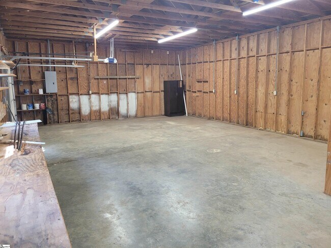 Building Photo - 103 Pinehurst Dr