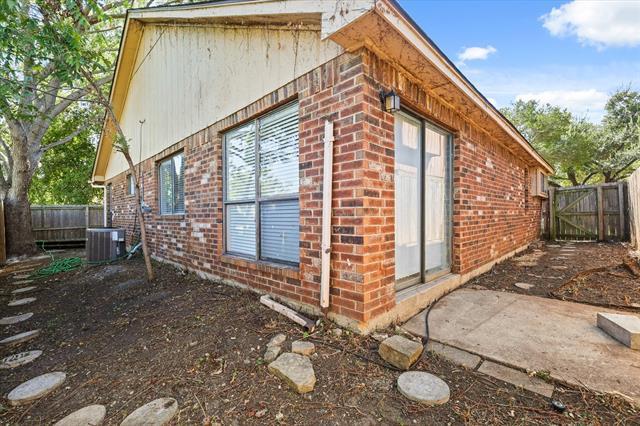 Building Photo - 1113 Kit Ln