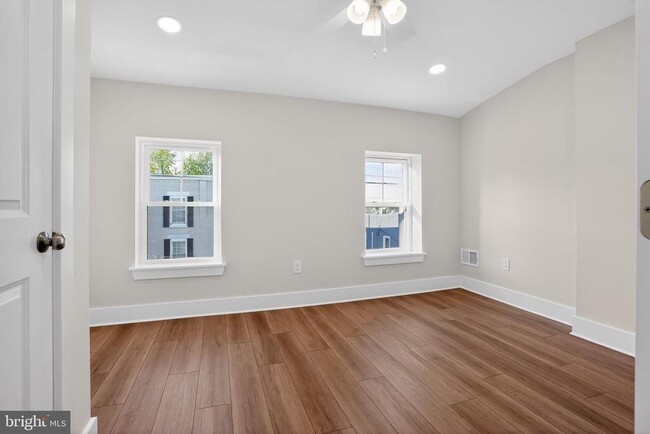 Building Photo - 344 Grove St