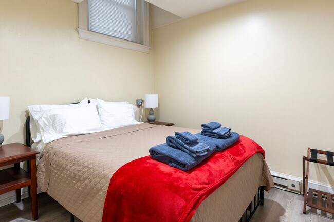 Building Photo - 1601 W Cary St