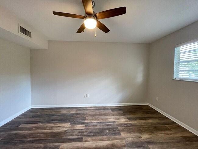 Building Photo - 129 E Amelia St