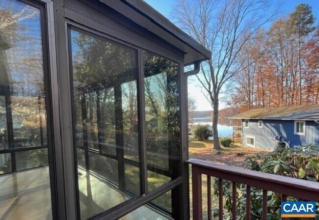 Building Photo - 2 Pineknoll Cir