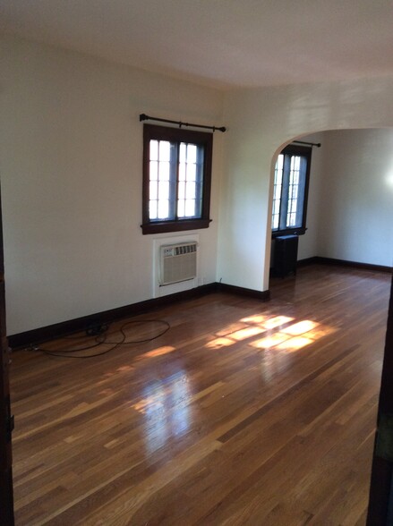 Building Photo - 1070 Delta Ave