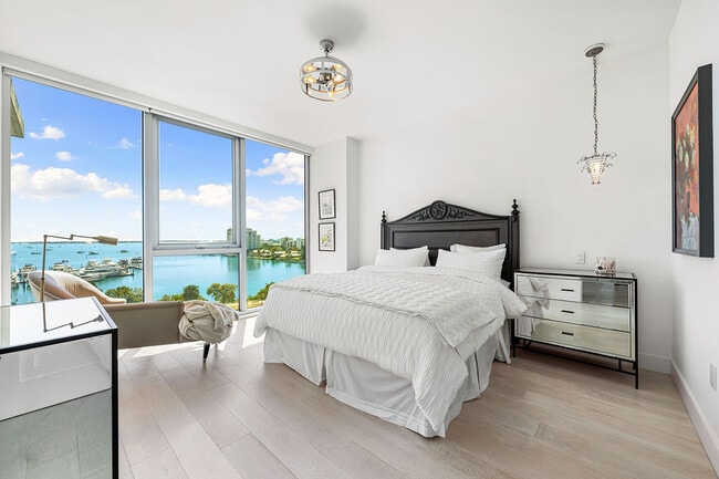 Building Photo - 1155 N Gulfstream Ave