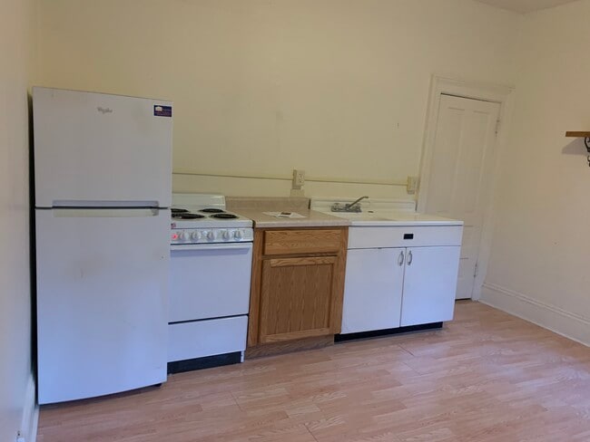 Building Photo - 315 W Grand Ave