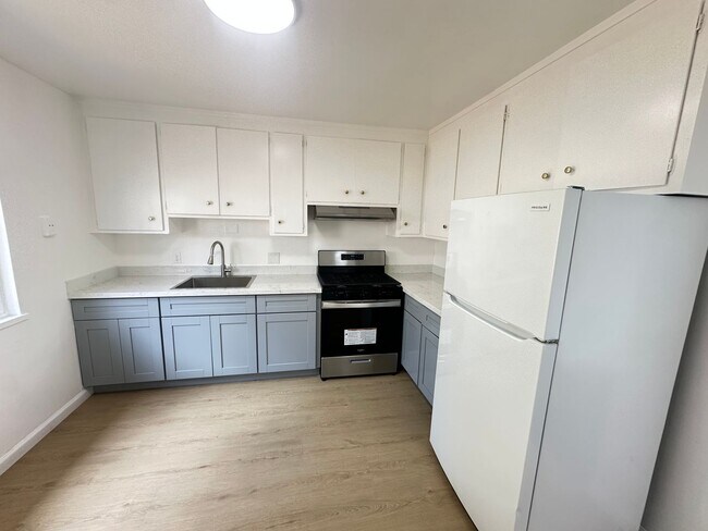 Building Photo - 3408