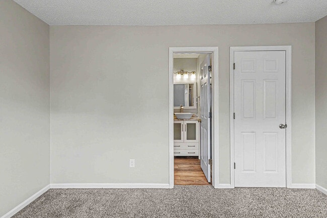 Building Photo - 103 Meadowbrook Ln