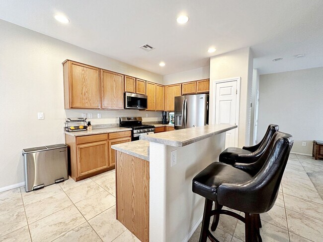 Building Photo - 3 BEDROOM + LOFT HOME IN GATED COMMUNITY I...