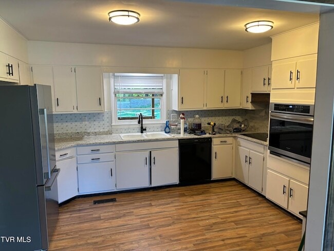 Building Photo - 2703 W Walnut St