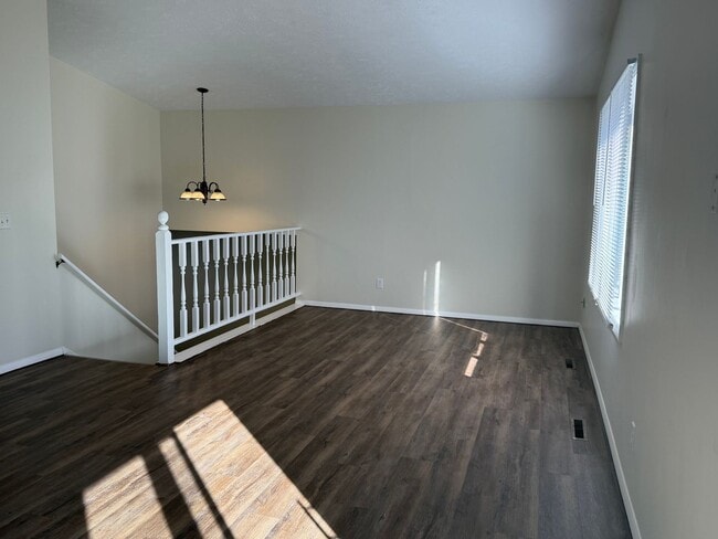 Building Photo - Incredible Large 4 Bedroom House!