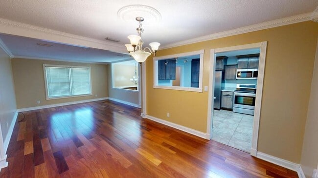 Building Photo - 110 Oakland Dr