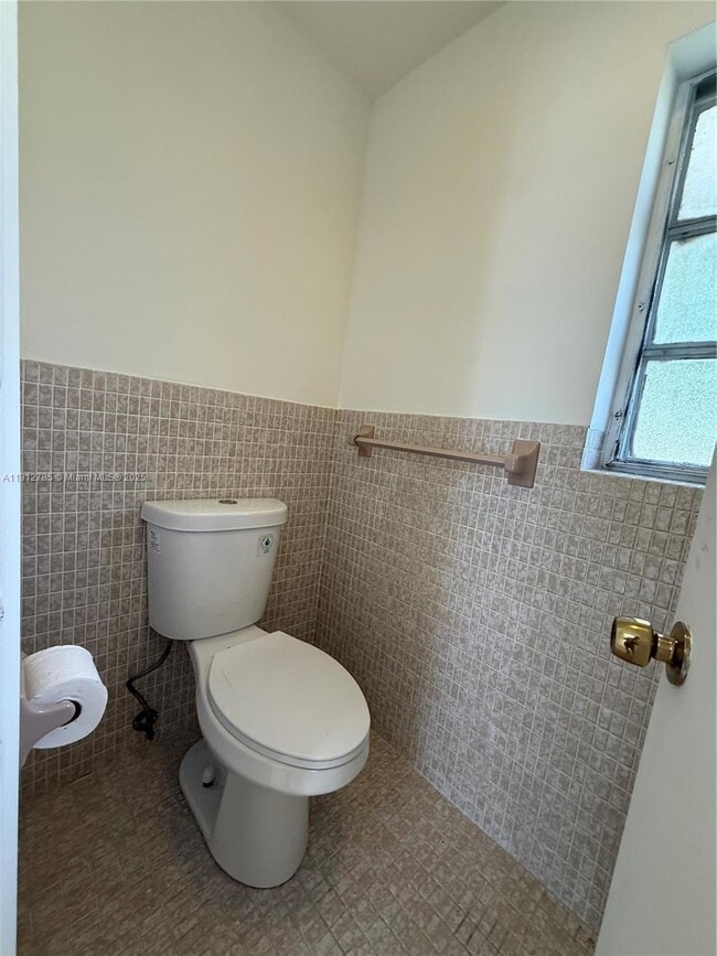 Building Photo - 300 NW 42nd St