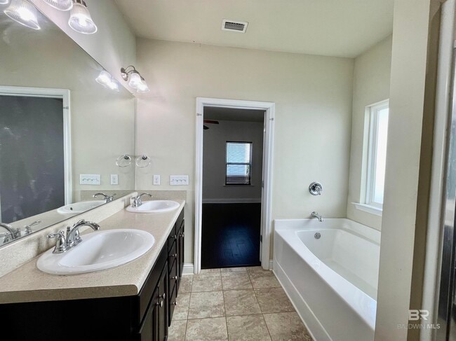 Building Photo - 324 Majestic Beauty Ave