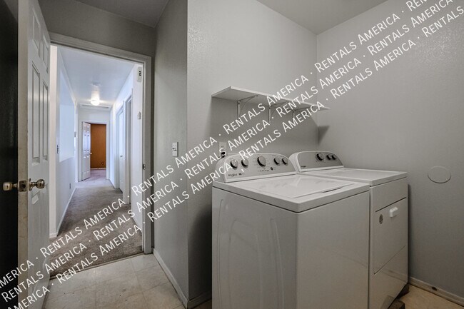 Building Photo - Centrally Located in El Mirage